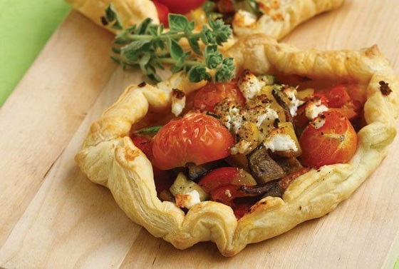 31ad8103-anoixtes-pites-me-laxanika-feta