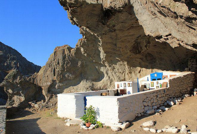 panagia-kakaviotissa-pio-omorfi-ekklisia-kosmoy-vrisketai-sti-limno