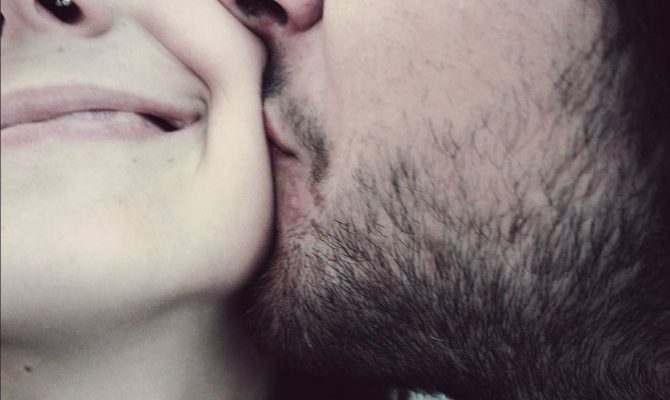 opoios-endiaferetai-alithina-sena-kserei-diekdikisei-670×400