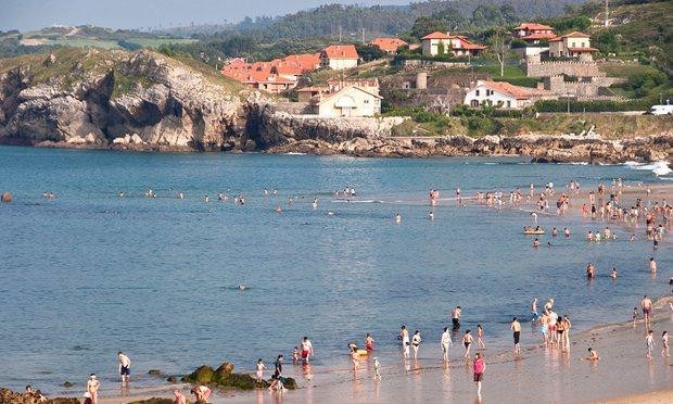 pio-omorfi-paralia-stin-ellada-oikogeneiakes-diakopes-vrisketai-stin-ellada