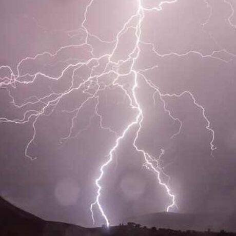 lightning-399853_640-ezgif.com-webp-to-jpg-converter-1-640×375