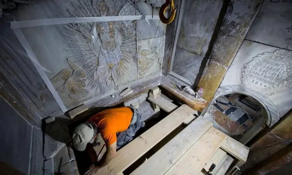 02_folo_holy_sepulchre.adapt_.1190.1.jpg