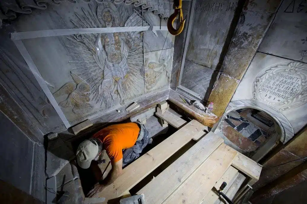 02_folo_holy_sepulchre.adapt_.1190.1.jpg