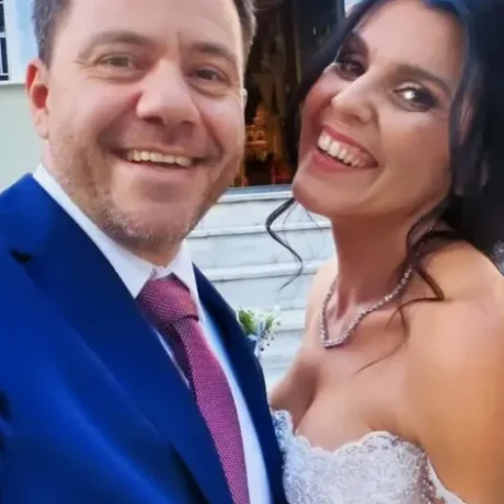 pantreftike-o-eftychis-bletsas-i-proti-fotografia-tou-gamprou-kai-tis-entyposiakis-nyfis