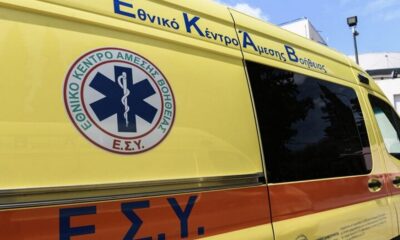 [360709] ΤΕΛΕΤΗ ΠΑΡΑΔΟΣΗΣ ΕΞΙ ΑΣΘΕΝΟΦΟΡΩΝ ΣΤΟ ΕΚΑΒ ΑΠΟ ΤΟ ΥΠΟΥΡΓΕΙΟ ΟΙΚΟΝΟΜΙΚΩΝ(ΤΑΤΙΑΝΑ ΜΠΟΛΑΡΗ/EUROKINISSI)