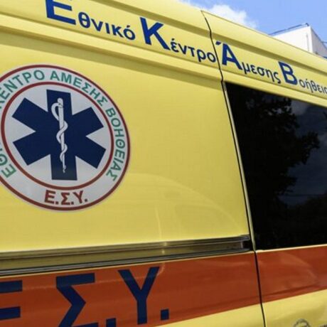 [360709] ΤΕΛΕΤΗ ΠΑΡΑΔΟΣΗΣ ΕΞΙ ΑΣΘΕΝΟΦΟΡΩΝ ΣΤΟ ΕΚΑΒ ΑΠΟ ΤΟ ΥΠΟΥΡΓΕΙΟ ΟΙΚΟΝΟΜΙΚΩΝ(ΤΑΤΙΑΝΑ ΜΠΟΛΑΡΗ/EUROKINISSI)