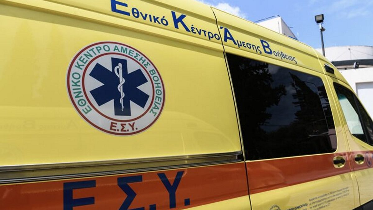 [360709] ΤΕΛΕΤΗ ΠΑΡΑΔΟΣΗΣ ΕΞΙ ΑΣΘΕΝΟΦΟΡΩΝ ΣΤΟ ΕΚΑΒ ΑΠΟ ΤΟ ΥΠΟΥΡΓΕΙΟ ΟΙΚΟΝΟΜΙΚΩΝ(ΤΑΤΙΑΝΑ ΜΠΟΛΑΡΗ/EUROKINISSI)