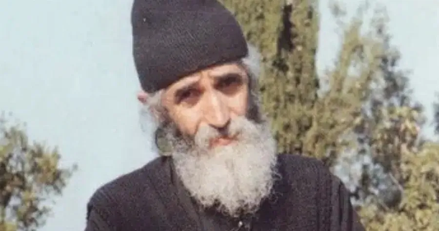 agios-paisios-ti-na-kanete-otan-o-theos-den-akouei-tin-prosefchi-sas
