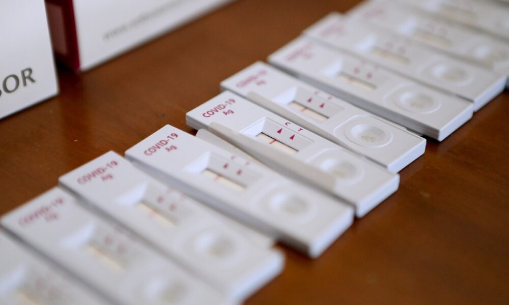 ÄÉÁÃÍÙÓÔÉÊÁ ÔÅÓÔ COVID-19 (RAPID TESTS) ÁÐÏ ÊËÉÌÁÊÉÏ ÔÏÕ ÅÏÄÕ