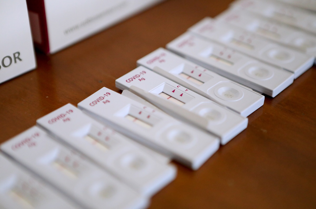 ÄÉÁÃÍÙÓÔÉÊÁ ÔÅÓÔ COVID-19 (RAPID TESTS) ÁÐÏ ÊËÉÌÁÊÉÏ ÔÏÕ ÅÏÄÕ