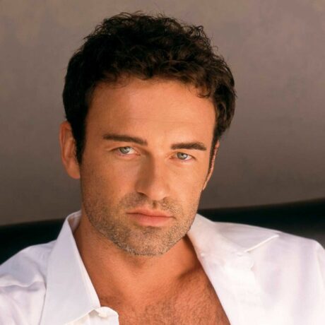 Julian-McMahon-pethane