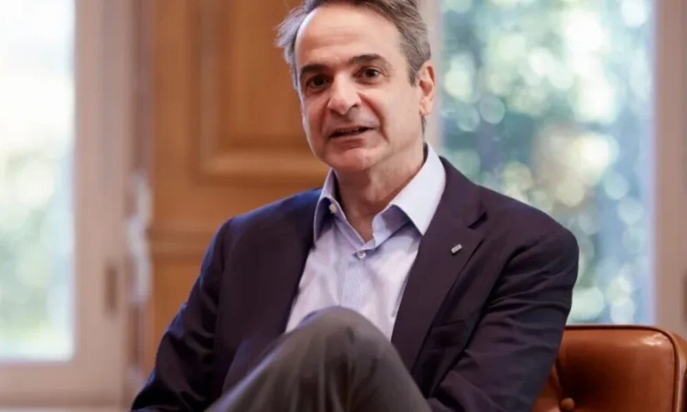 kazani-pou-vrazei-i-nd-tous-teleiose-o-mitsotakis-choris-na-ftaine