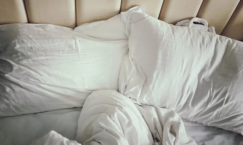 messy-bed-with-white-sheets-royalty-free-image-636746579-1548883332-1-1920×1440.jpg