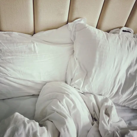 messy-bed-with-white-sheets-royalty-free-image-636746579-1548883332-1-1920×1440.jpg