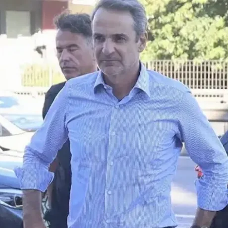 epistrefei-espefsmena-stin-athina-o-kyriakos-mitsotakis-logo-ton-pyrkagion