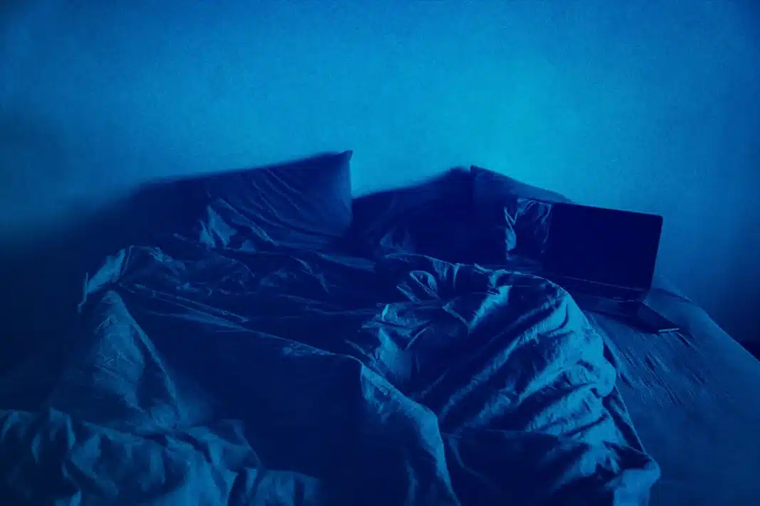 navy-bed-sheets-1068×712-1