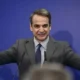 trelathike-o-mitsotakis-etoimazei-dipli-ekplixi-stous-ellines