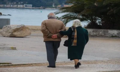 den-einai-o-geros-kai-i-gria-anoite.jpg
