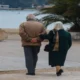 den-einai-o-geros-kai-i-gria-anoite.jpg
