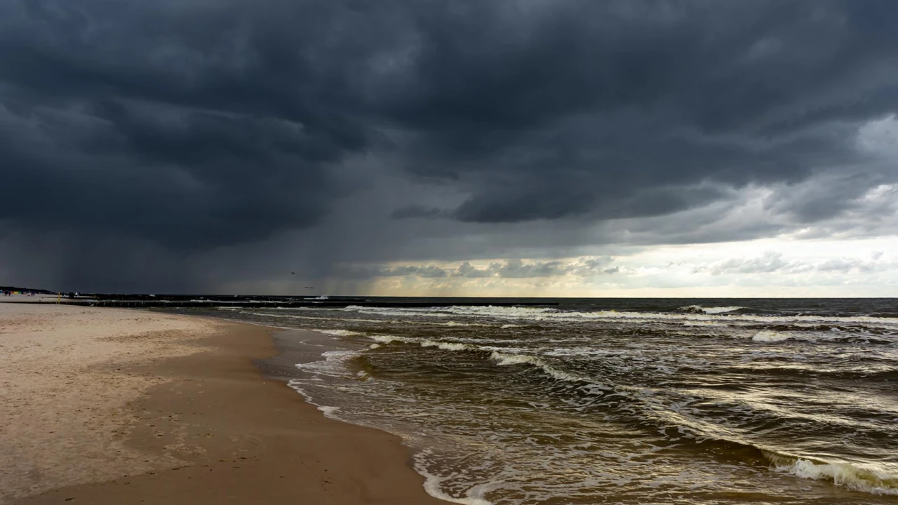 paralia _ thalassa – synnefia.jpg