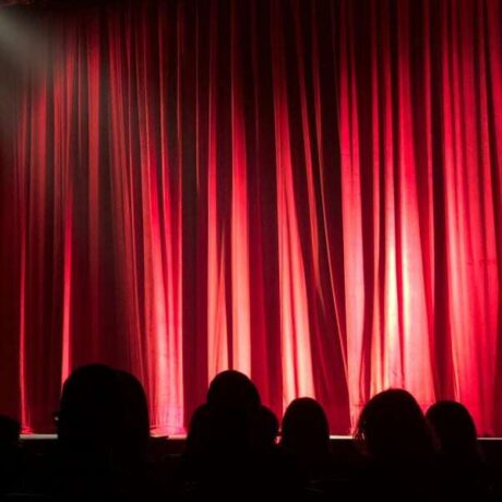 pexels-theatro-1-1050×600