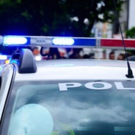 irakleio-anti-na-ginei-Viral-katelikse-me-cheiropedes-pire-to-megafono-tou-peripolikou-kai-anevase-_1746865214-1536×1152