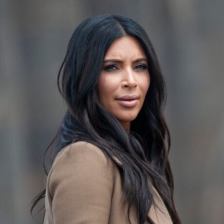 kim-karntasian-epathe-anevrysma-egkefalou_1761307004-1200×800
