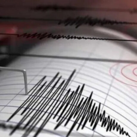 ektakto-tora-seismos-68-richter