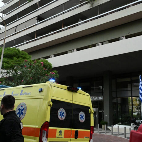 perimene-to-deftero-paidi-tou-o-44chronos-pou