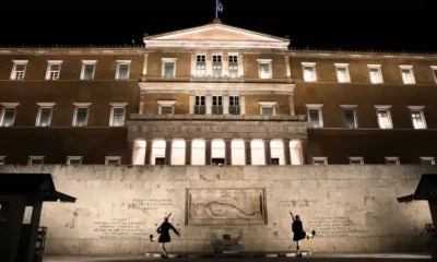 mnimei-agnostou-stratioti-tropologia