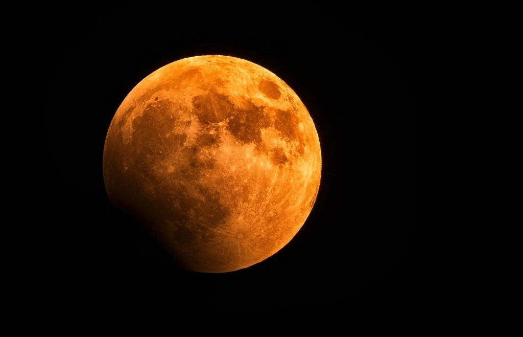 zodia-panselinos-stis-5-noemvriou-to-fengari-tou (1)