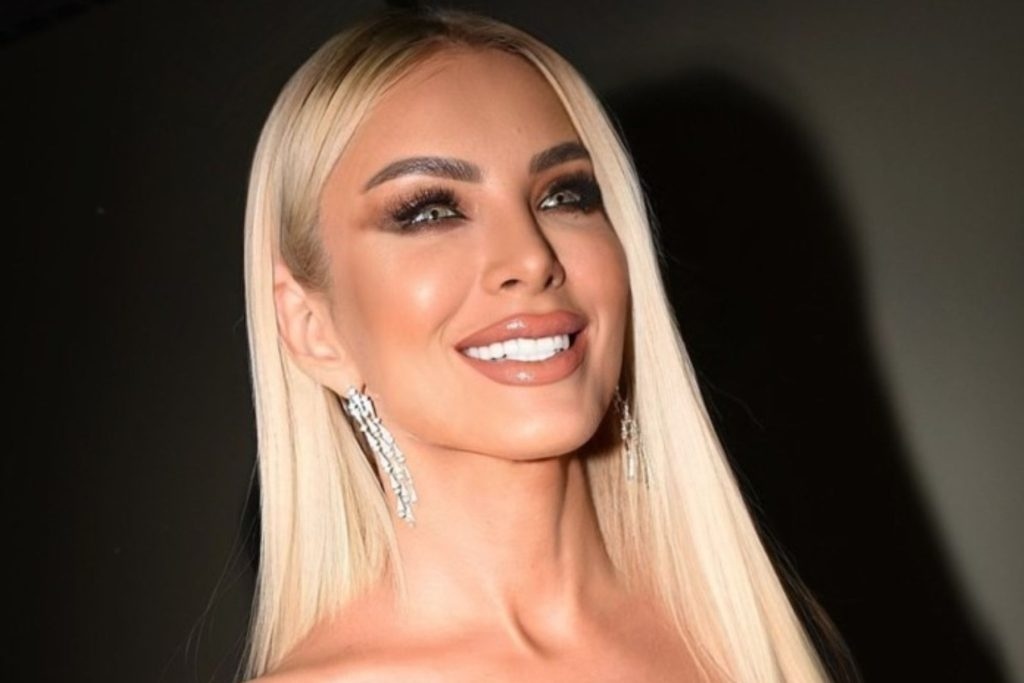 katerina-kainourgiou-stolise-to-christougenniatiko-dentro-sto-pio