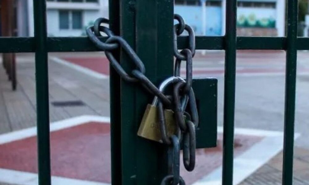 kleista-scholeia-stis-2-oktovriou_1759359685-1200×900-1