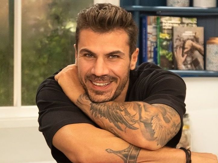 c8e6d710-akis_petretzikis_edioxe_germanoy