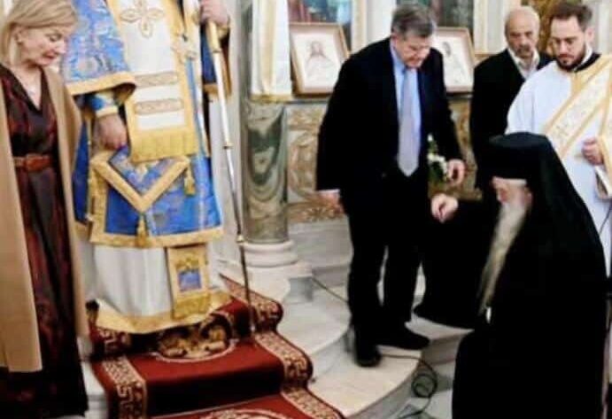 salos-me-pasignosto-mitropoliti-pou-gonatise-brosta-se-691×473