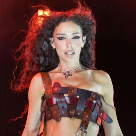 i-eleni-foureira-chorepse8230-pole-dancing-stin-premiera