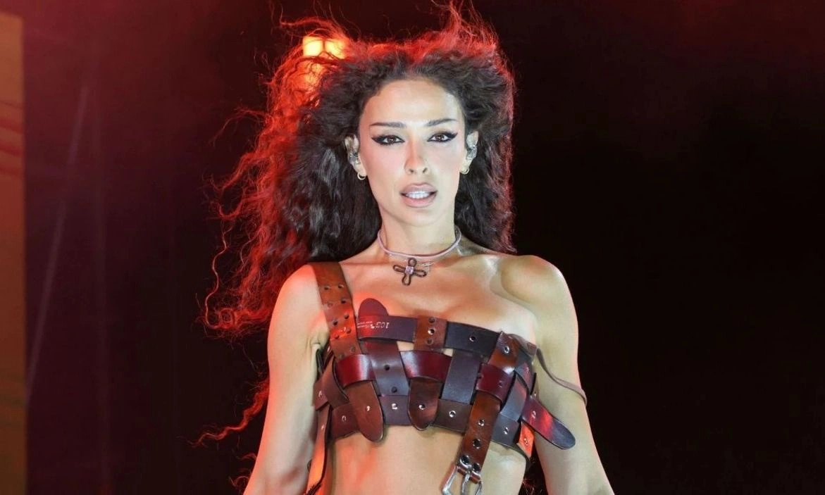 i-eleni-foureira-chorepse8230-pole-dancing-stin-premiera