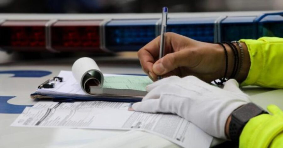 prostimo-350-evro-se-osous-den-echoun-afto-mesa-sto-aftokinito-tous_1764150979-1200×800-1-900×473