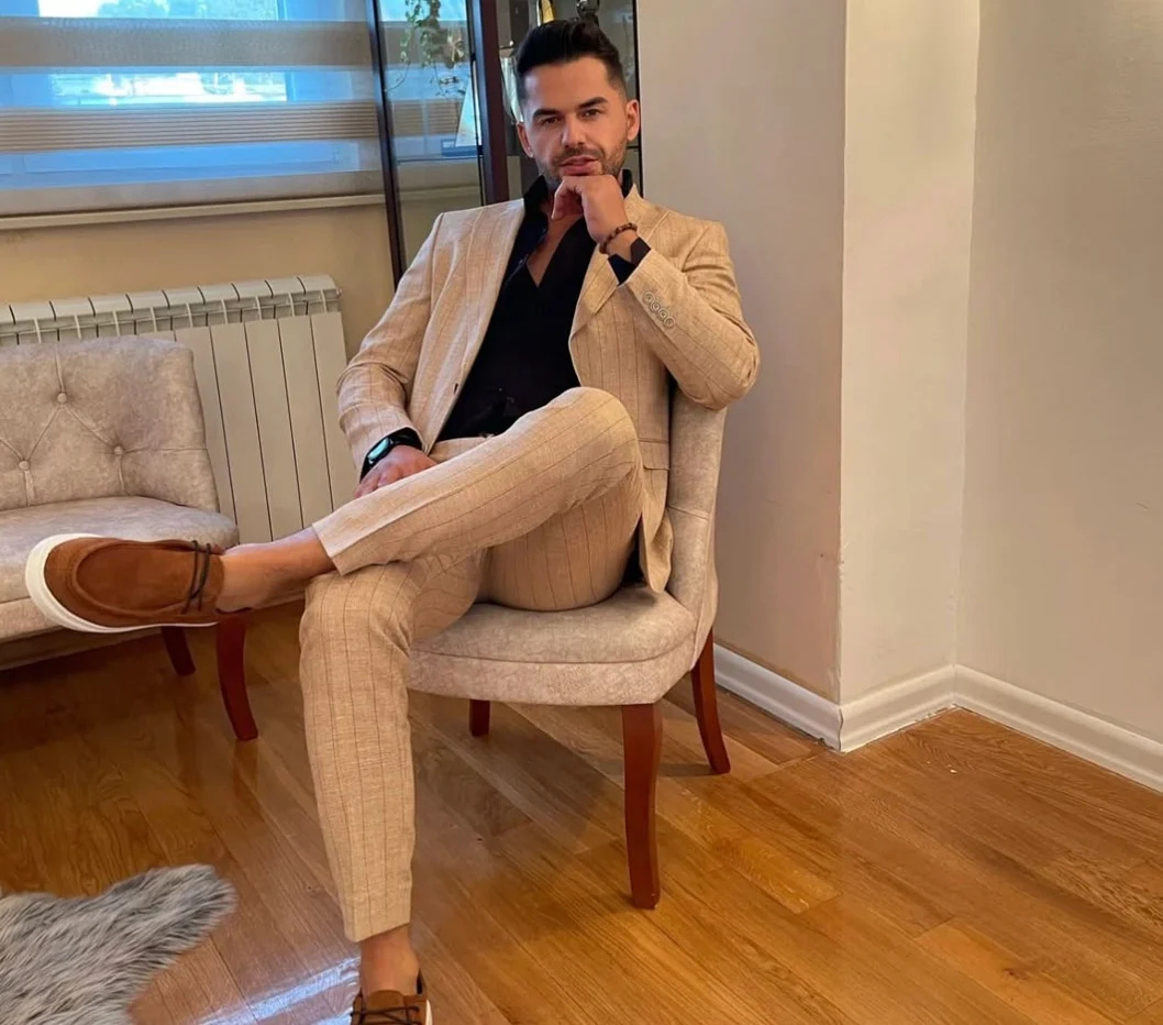 pethane-o-alvanos-tragoudistis-spat-kasapi-se-ilikia