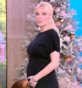 mavroforemeni-i-kainourgiou-stin-ekpompi-simera-aftos-einai-279×300