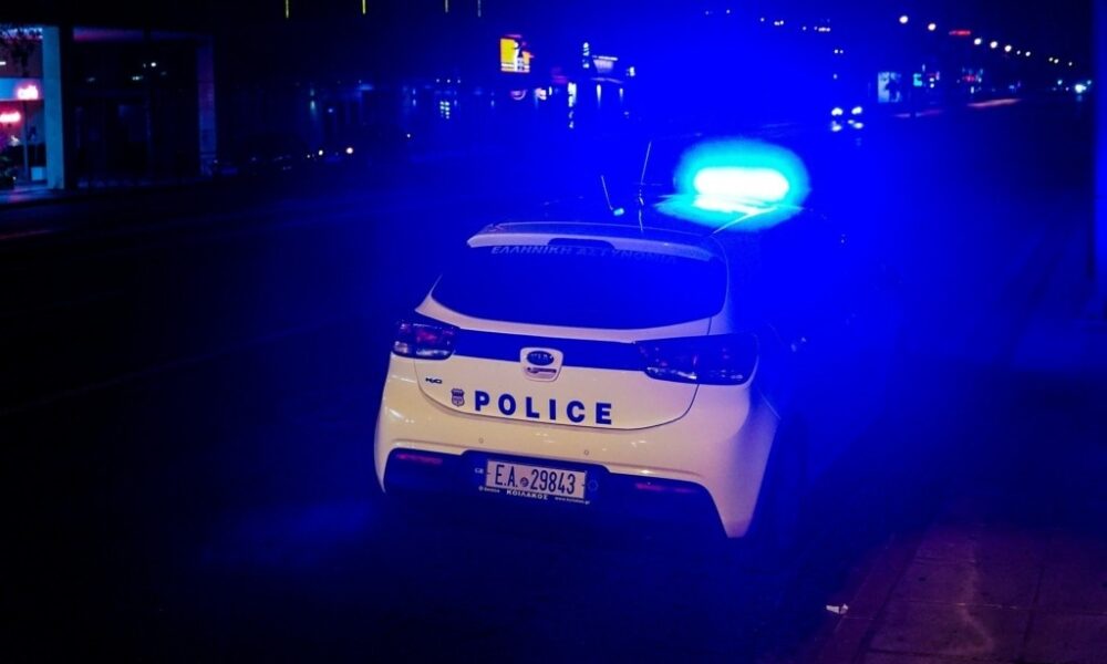 cheiropedes-ston-gio-gnostou-politikou-sto-kentro-tis