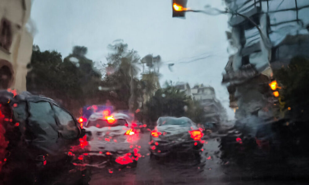 plimmyrisan-oi-dromoi-stin-athina-kollisan-ta