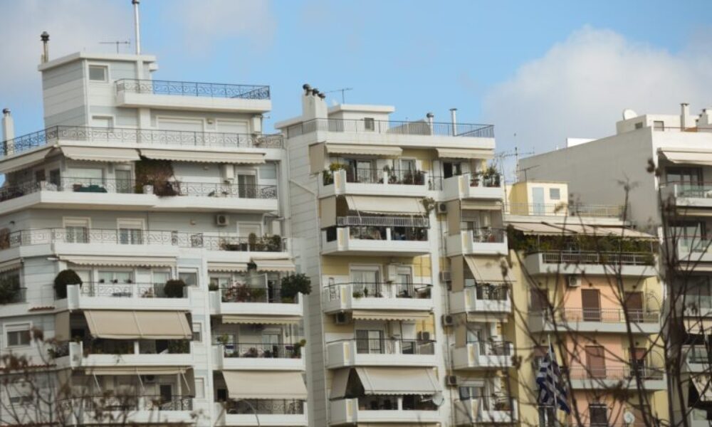 polykatoikies-900×473