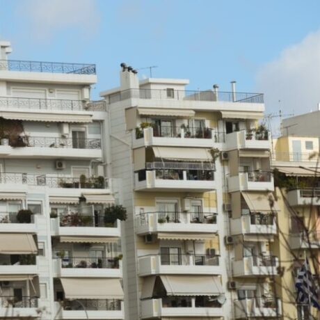 polykatoikies-900×473