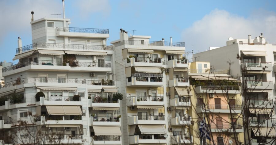 polykatoikies-900×473