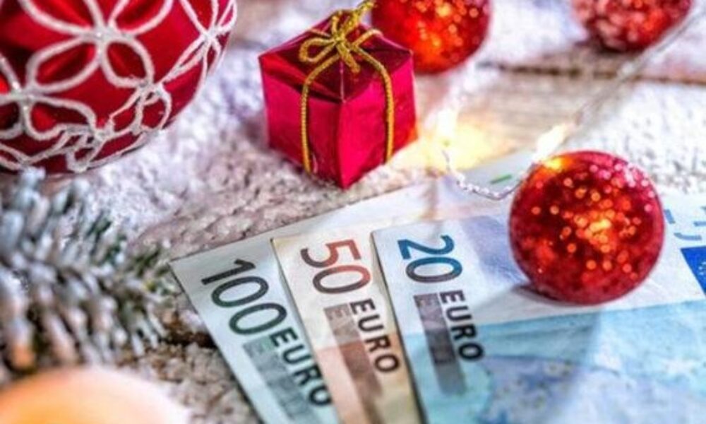 neo-epidoma-christougennon-400-evro-poioi-einai-oi