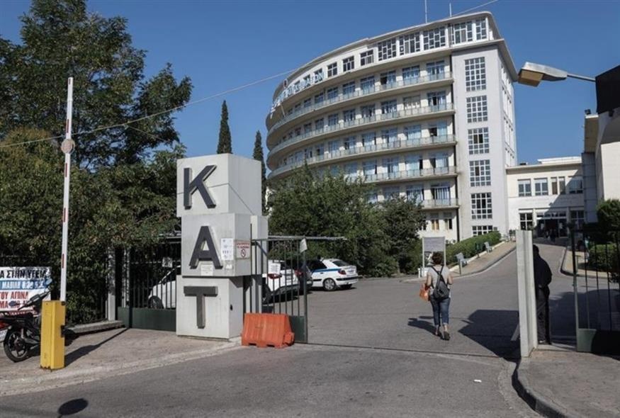 panikos-katerrefse-tmima-balkoniou-kai-plakose-mitera (1)