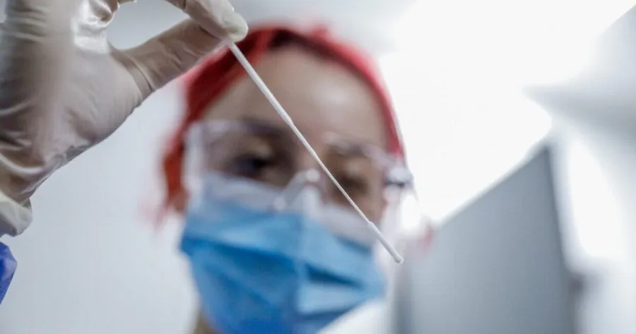 efialtiki-provlepsi-apo-to-institouto-paster-i-gripi-ton-ptinon-borei-na-prokalesei-pandimia-cheiroteri-tou-koronoiou