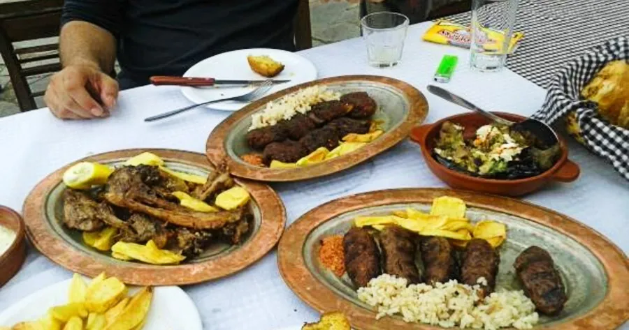 einai-o-pio-tsigkounis-apo-olous-echei-kavouria-stis-tsepes-afto-einai-to-zodio-pou-panta-kanei-tin-papia-gia-na-min-plirosei