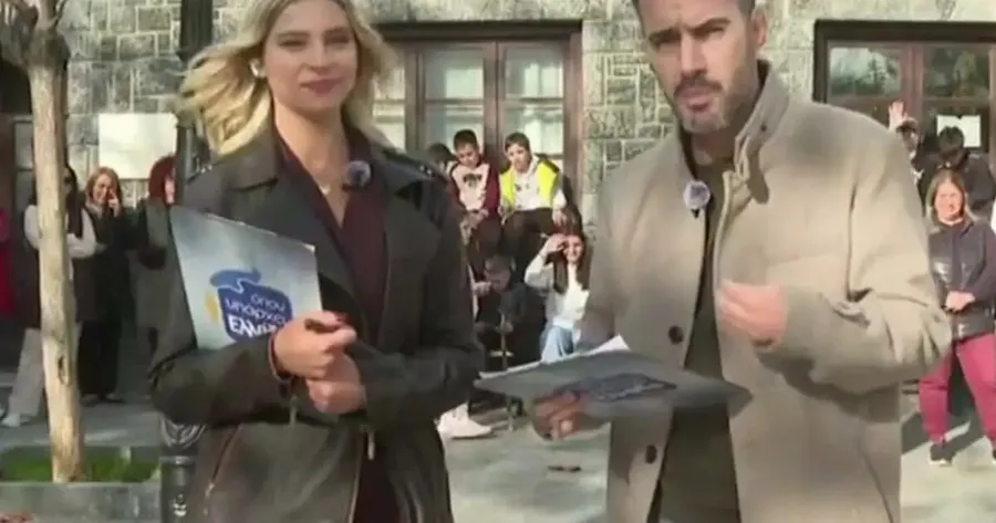 etrechan-na-kryftoun-sto-opou-yparchei-ellada-xechasan-anoichta-ta-mikrofona-ki-o-tsimitselis-eipe-ola-osa-den-eprepe